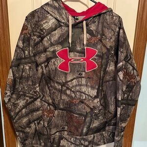 Under Armour Forest Camo Hoodie with Red Emblem Womens size Large capri